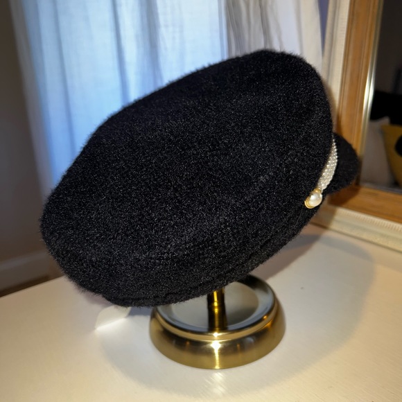 SOLD - Women’s Black Hat / Classic Fisherman Style Cap - Picture 4 of 8